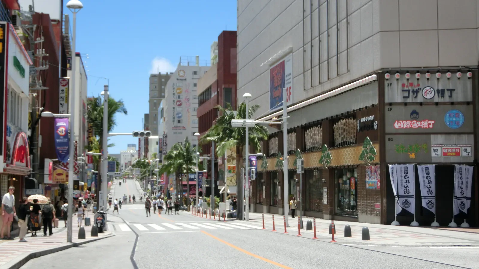 Kokusai-dori in Naha als mögliches Abendprogramm vor dem Rückflug