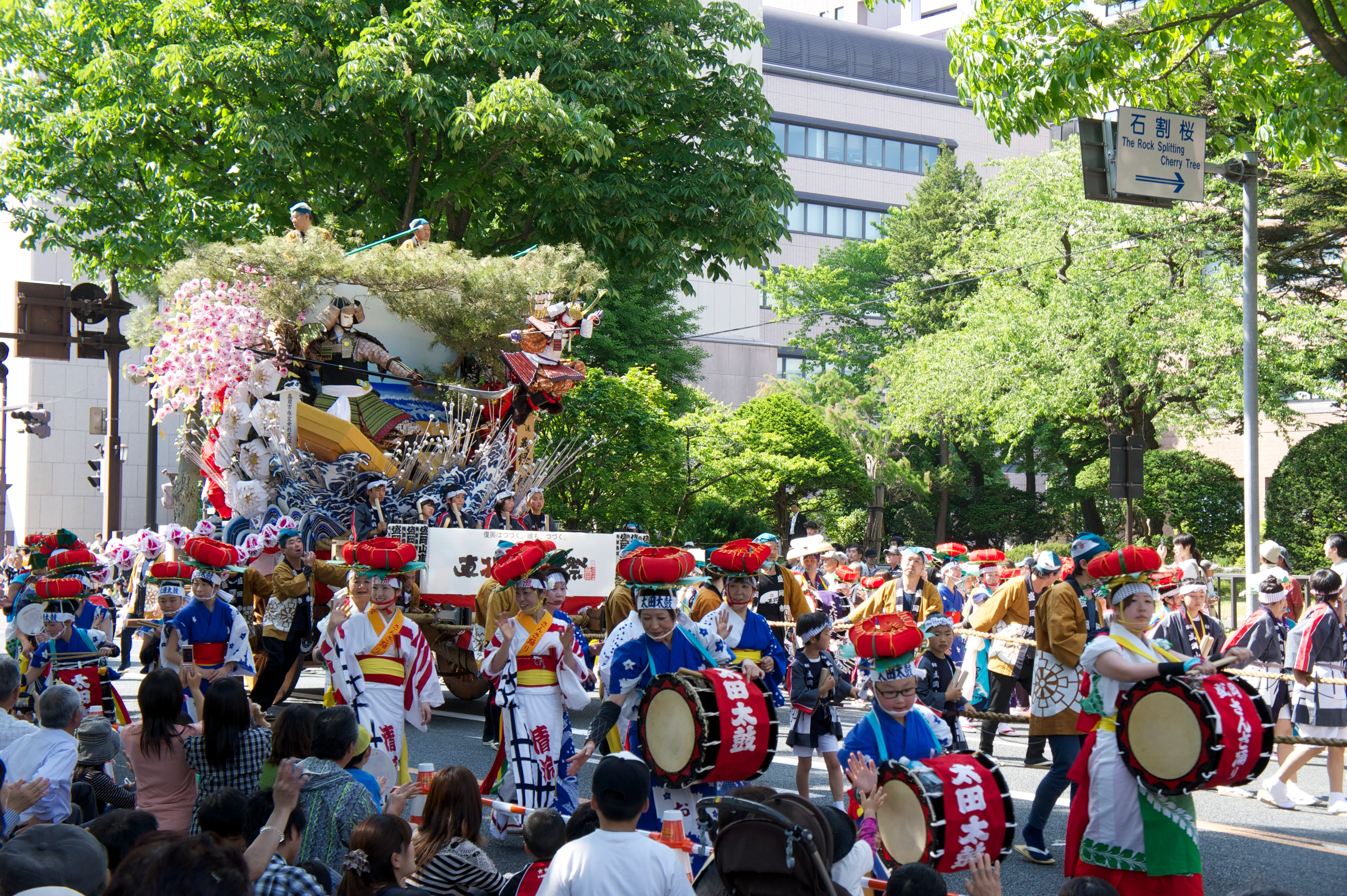 Sansa-Odori-Trommler auf der Chūō-dōri