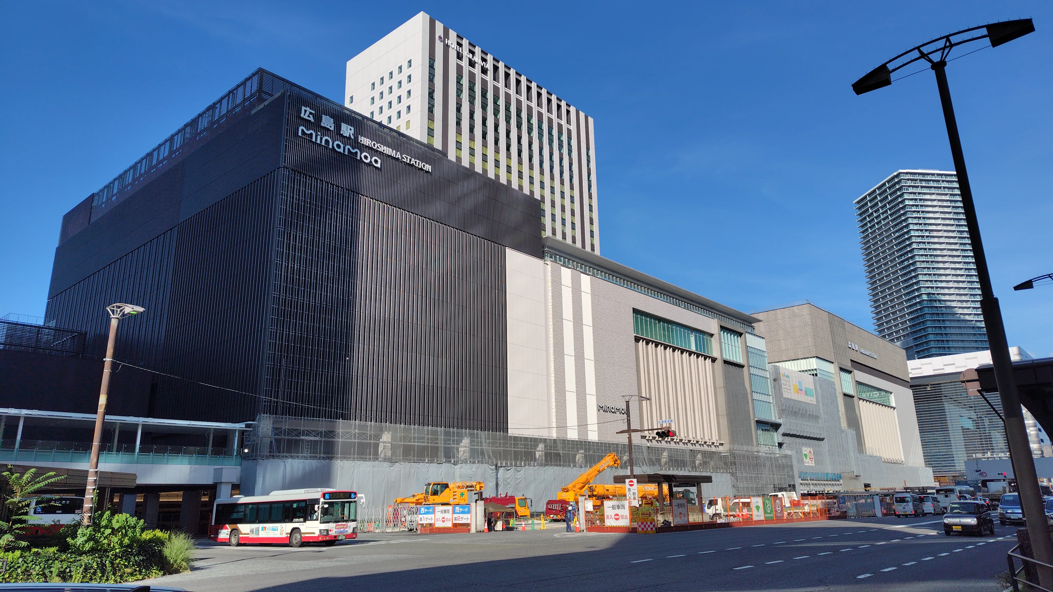 Bahnhof Hiroshima und die zusätzlichen Wege innerhalb der Stadt
