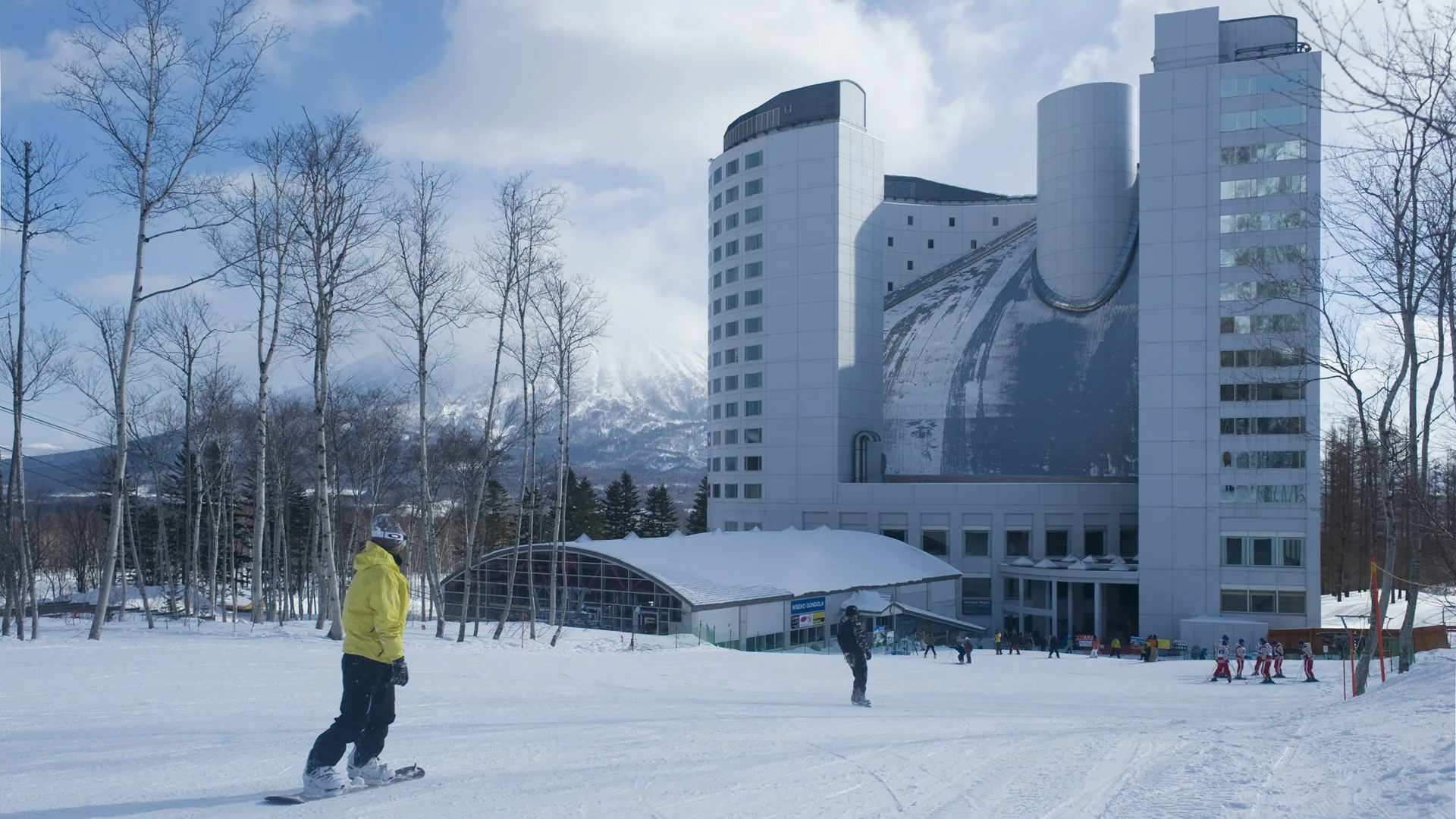 Schneeroute und offizielle Piste nahe einer Unterkunft in Niseko