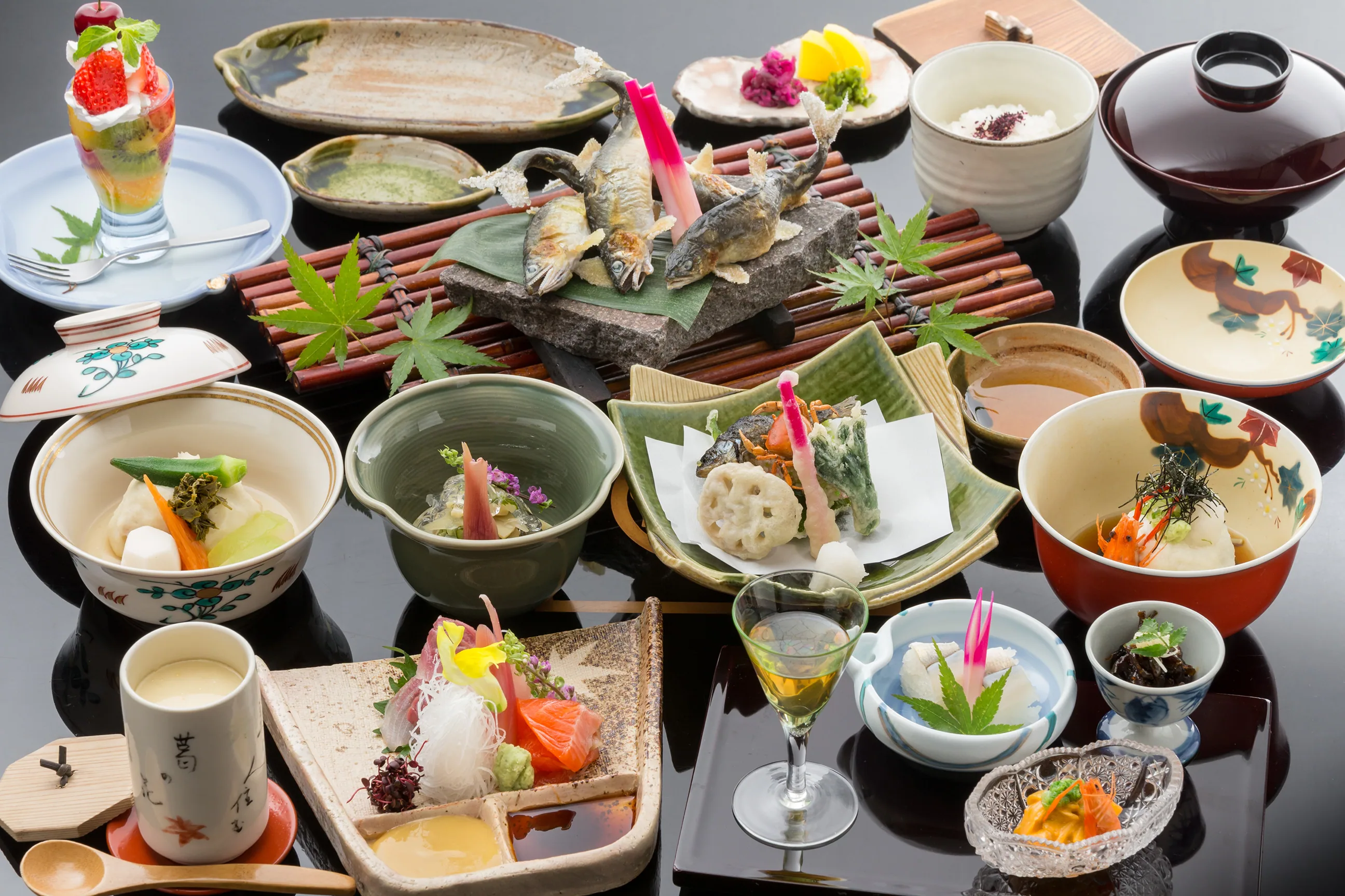 Kiyamune Kawayuka mit saisonalem Kaiseki-Menü
