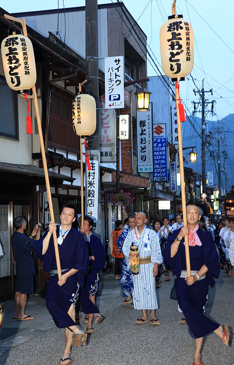 Normale Tanznacht beim Gujo Odori