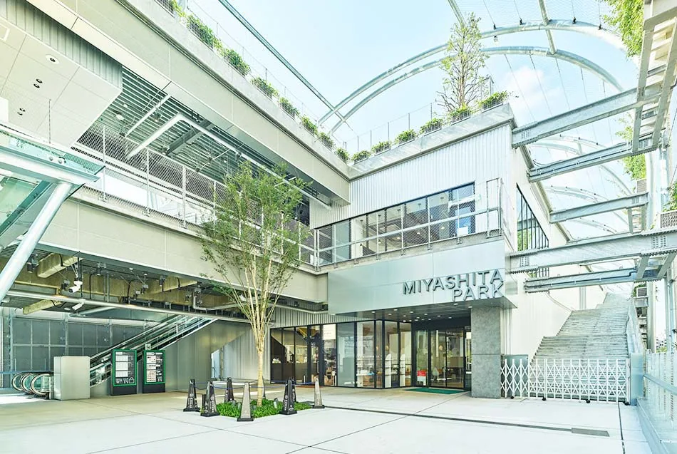 MIYASHITA PARK in Shibuya mit Geschäften und Restaurants