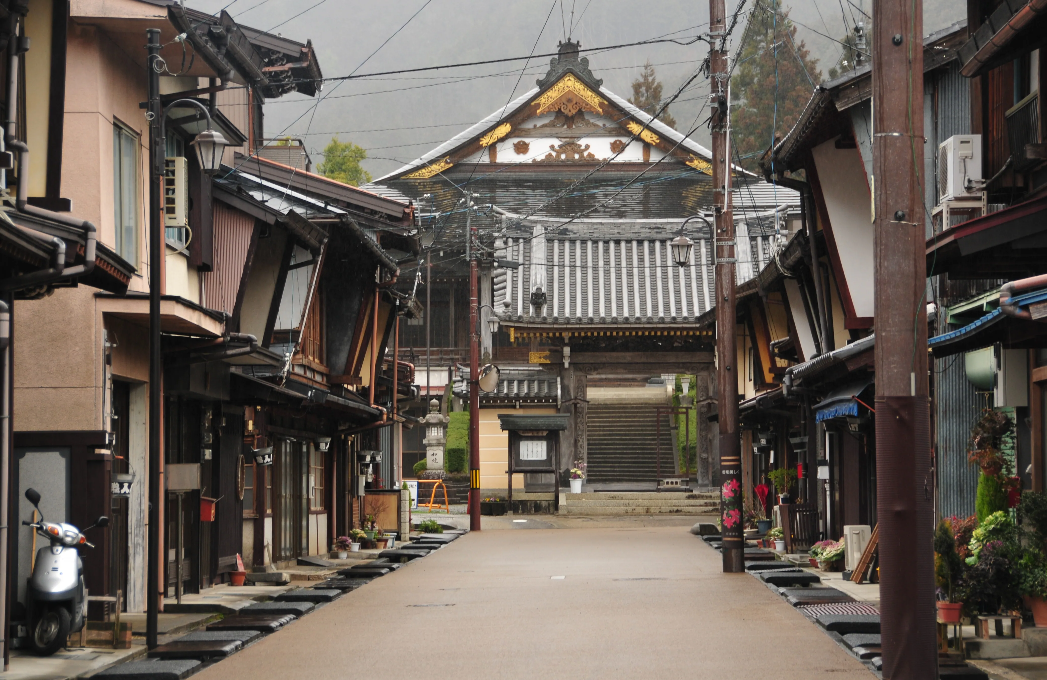 Altstadt und Wasserläufe von Gujo Hachiman