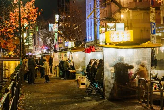 Yatai-Nachtmarkt in Nakasu Fukuoka