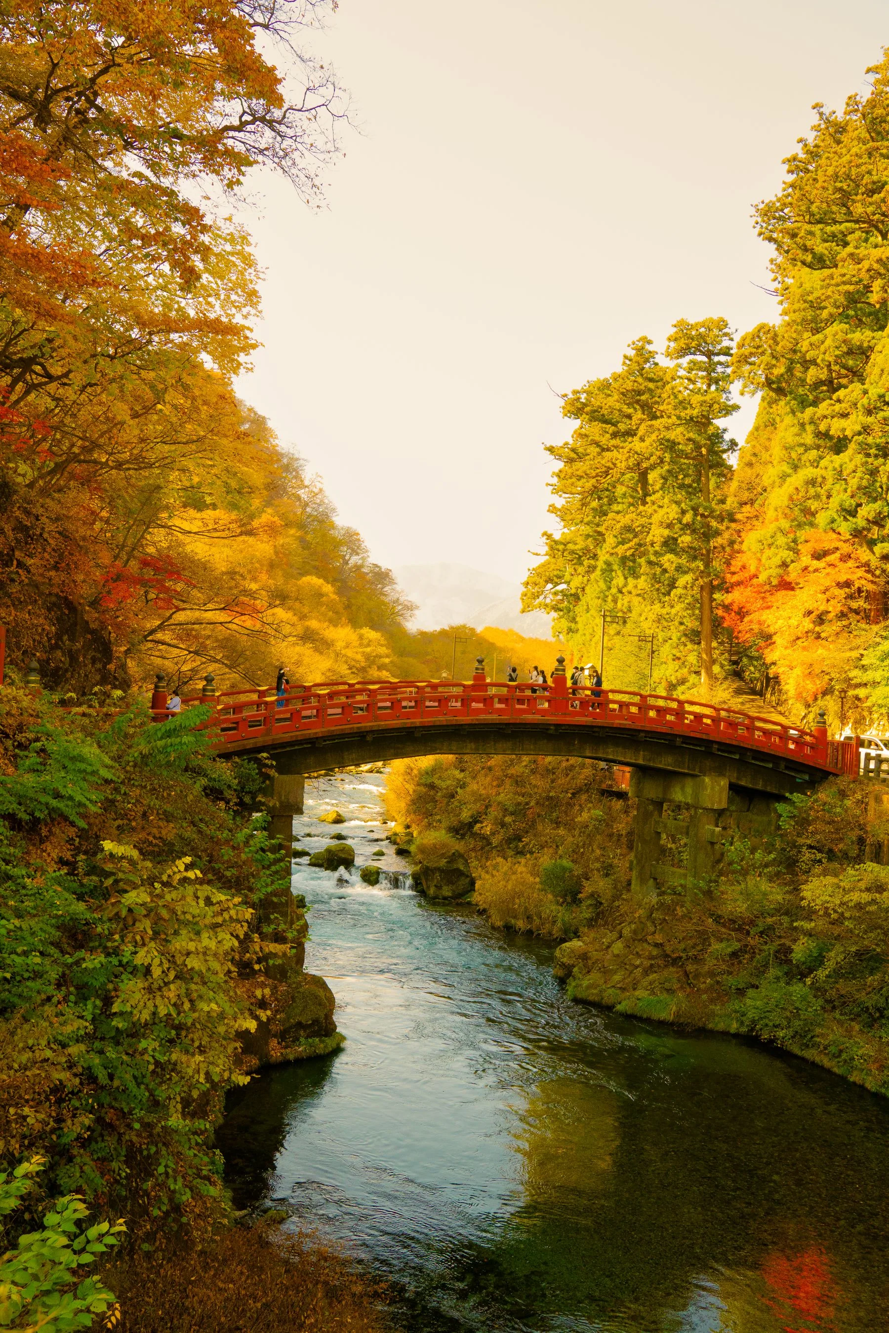 Nikko-Schrein und Herbstwald als Kulturmodul nach dem Chūzenji-See
