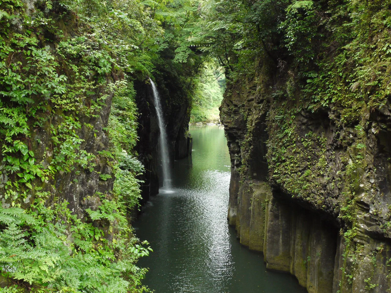 Kiyomizu-Wasserfall und Kajakgebiet im Takachiho-Tal