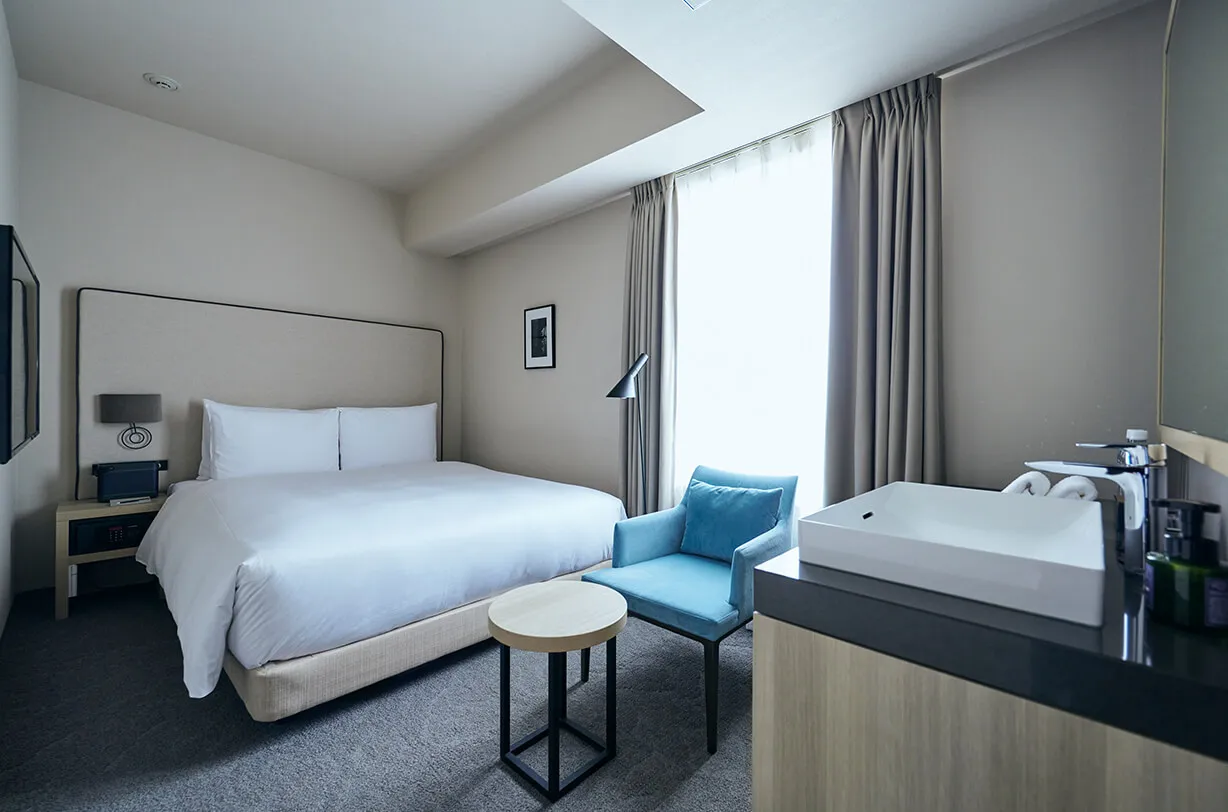 Begrünter Eingang des NOHGA HOTEL UENO TOKYO