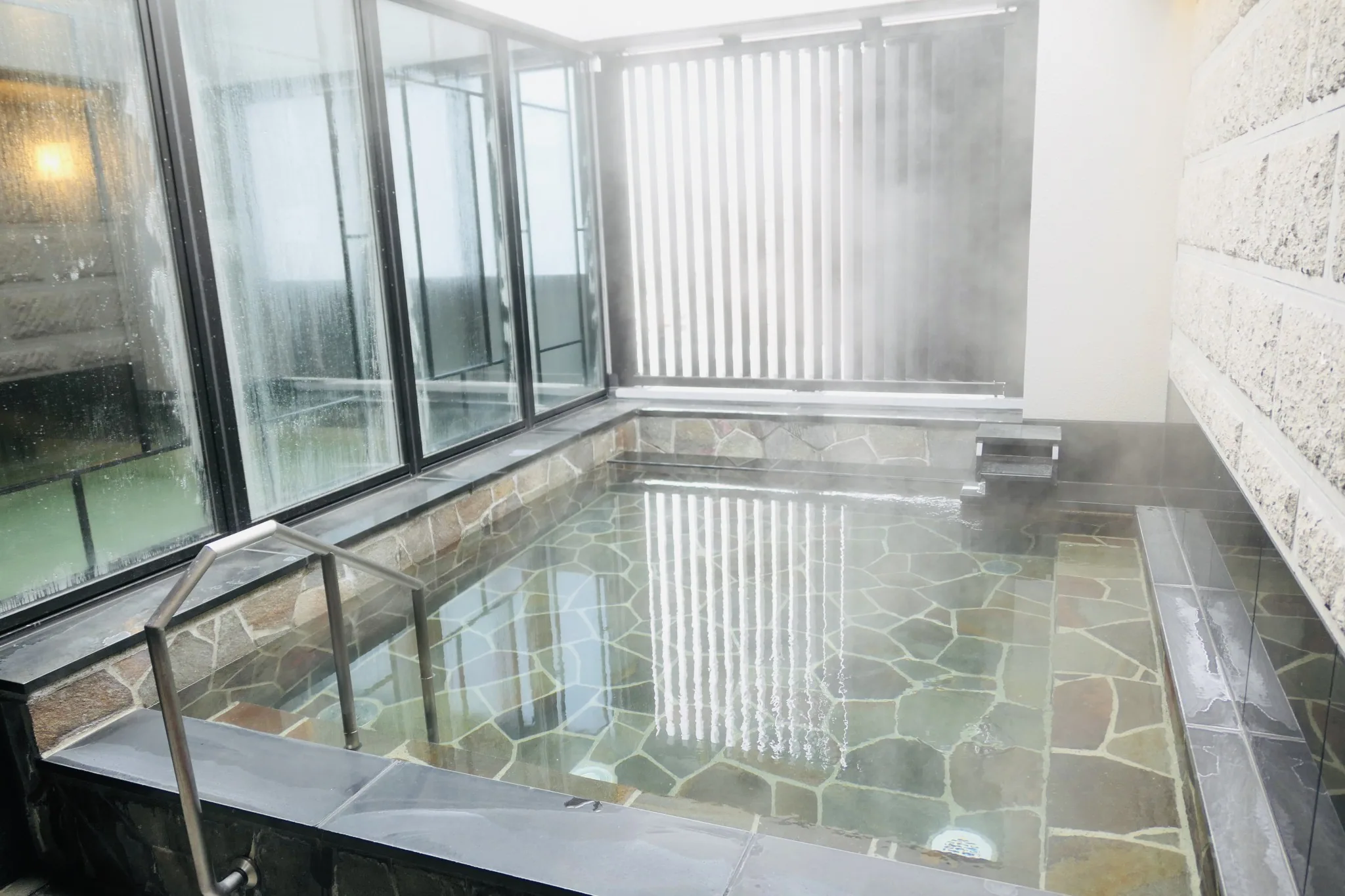 Natürliches Thermalbad im Hotel Sonia Otaru