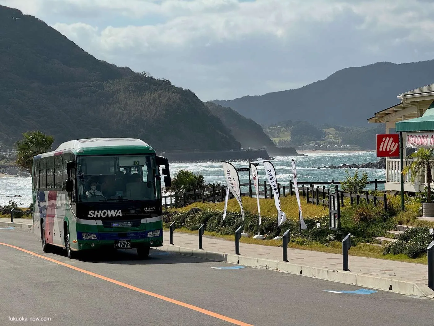 Busverbindung an der Küste von Itoshima