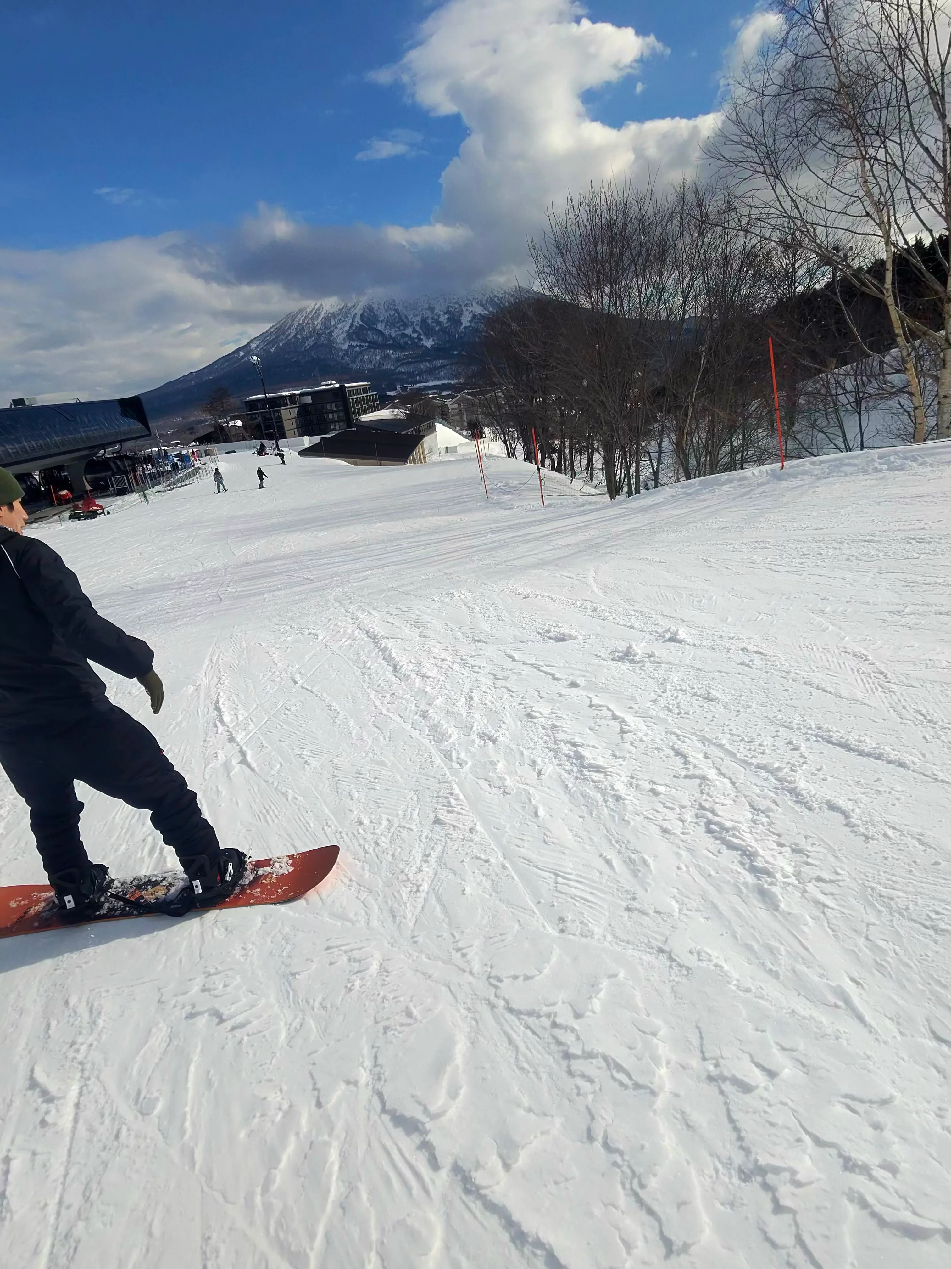 Ski- und Snowboard-Aufbewahrung in einem Niseko-Hotel