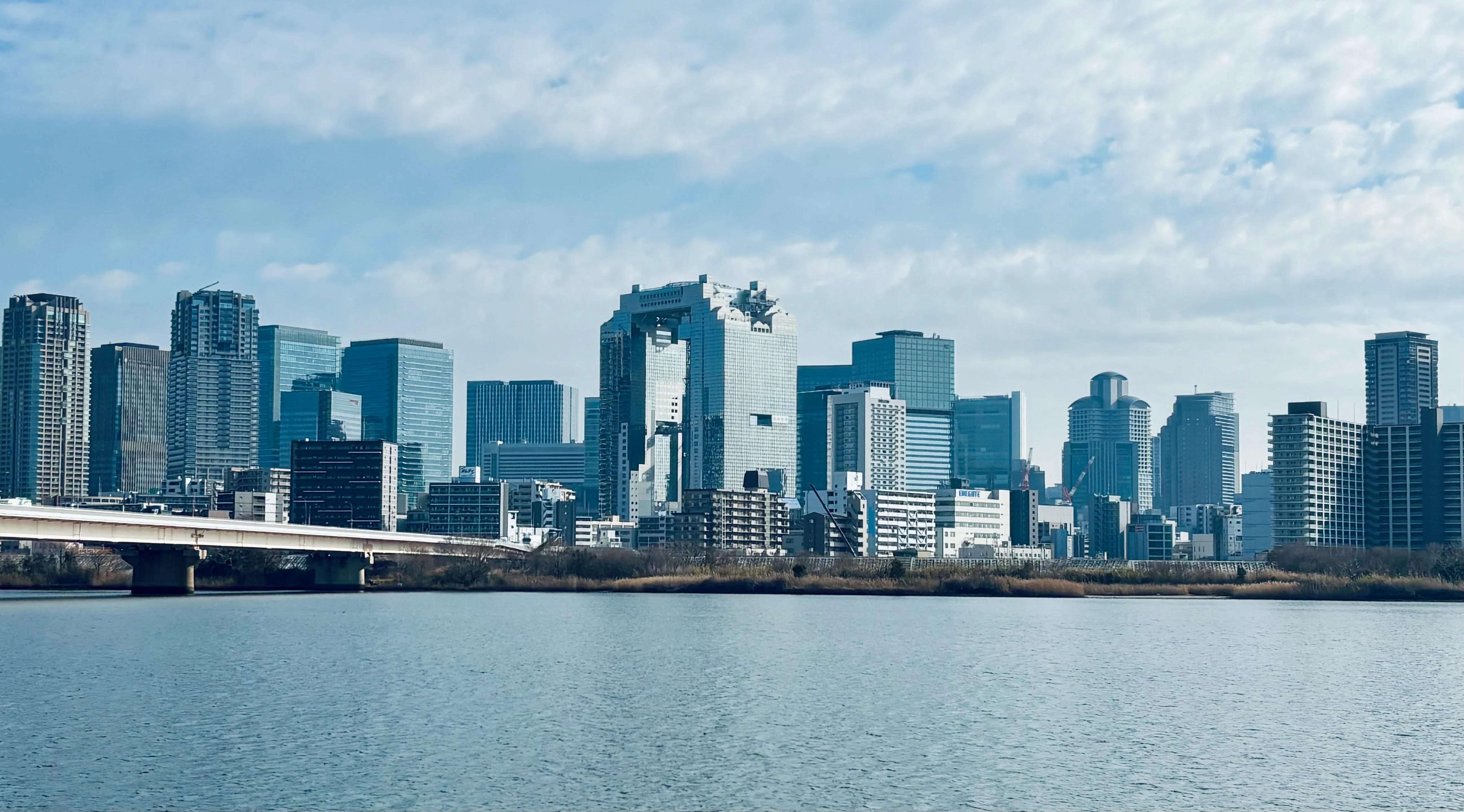Umeda Skyline am Abend in Osaka
