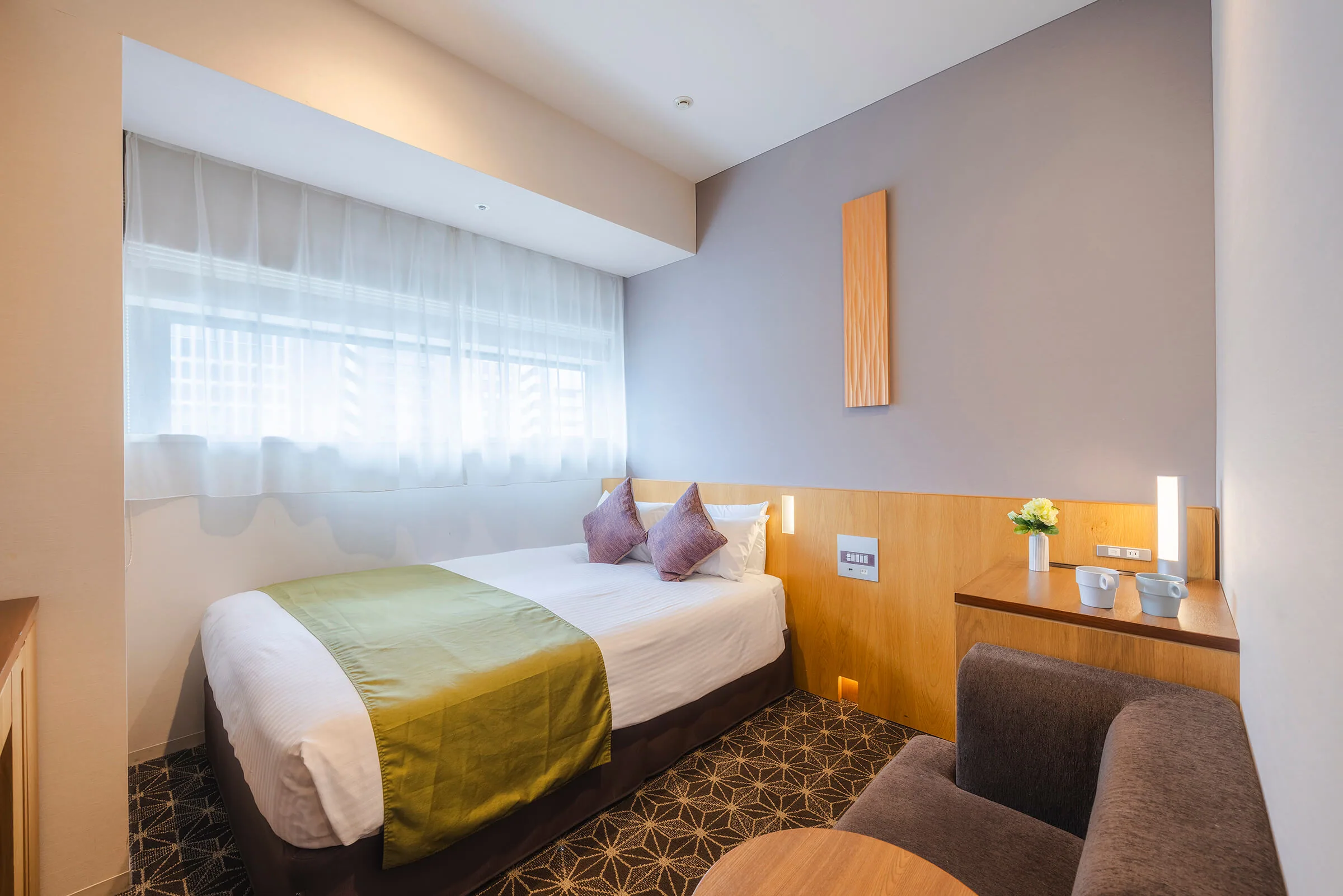 Hotel Gracery oder HOTEL GROOVE Shinjuku? Lage, Bus und Zimmer vergleichen