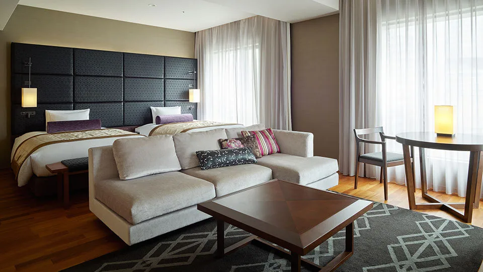 Mitsui Garden Hotel Osaka Premier Zimmer und Badbereich