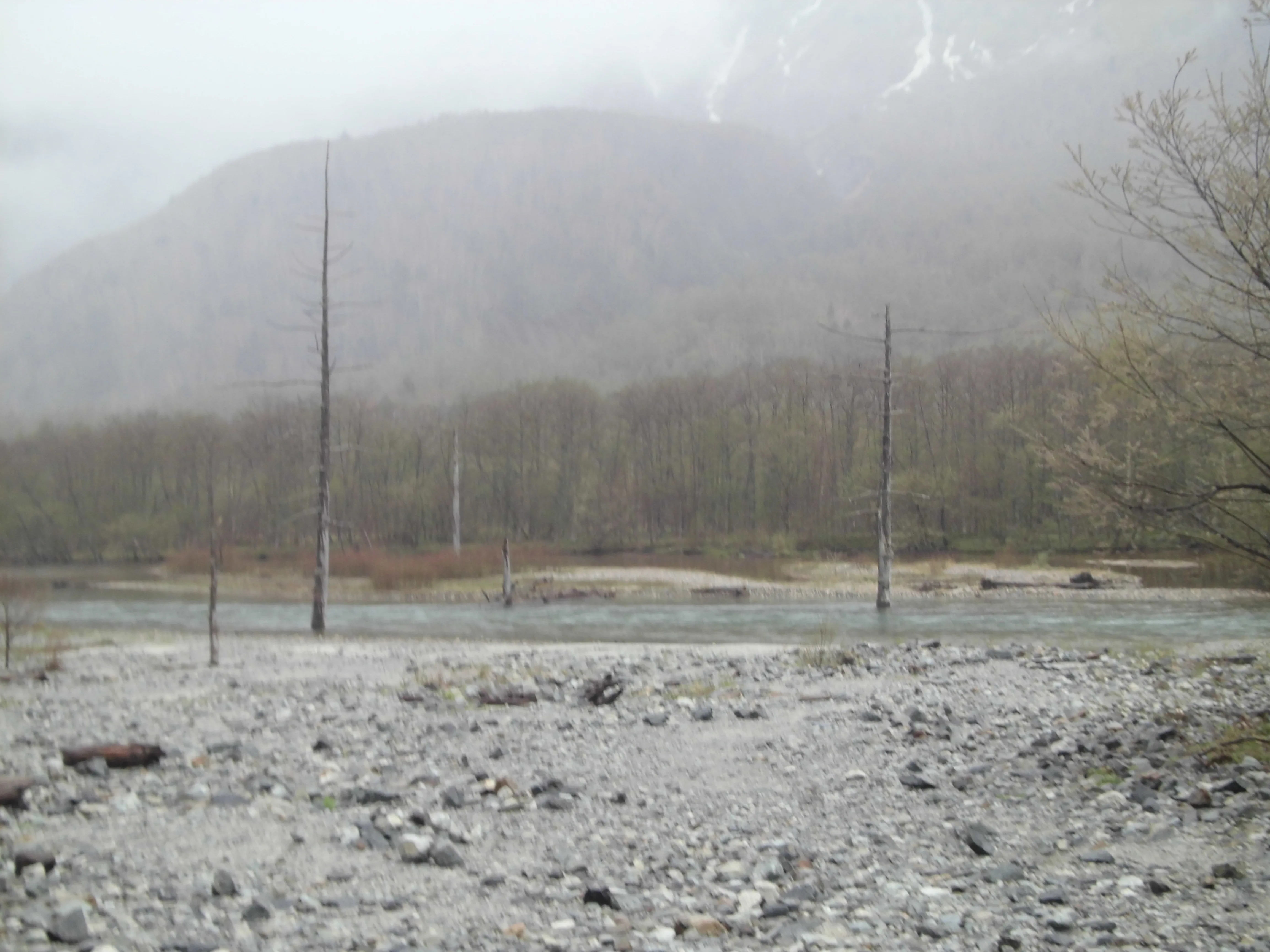 Morgens am Taisho-See in Kamikochi
